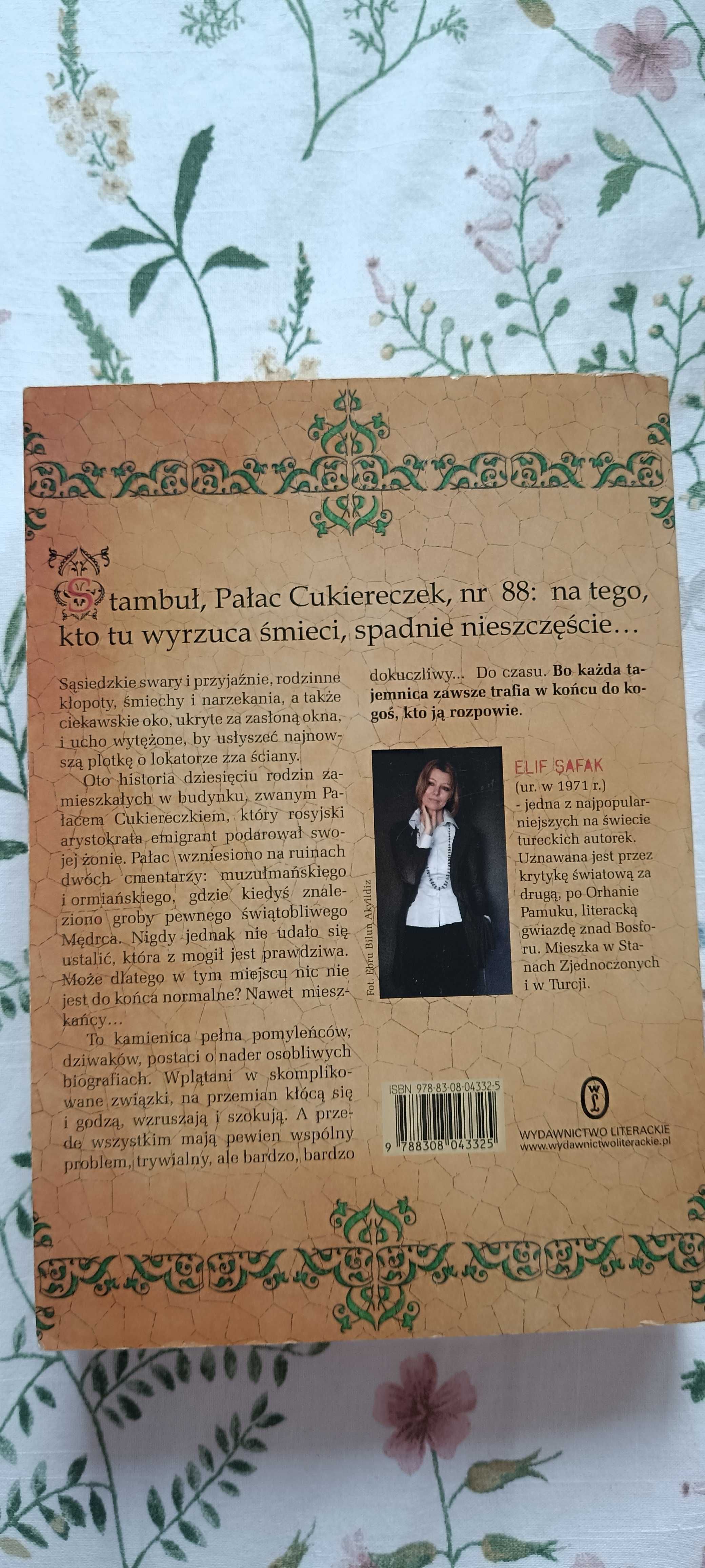 Elif Safak Pchli pałac