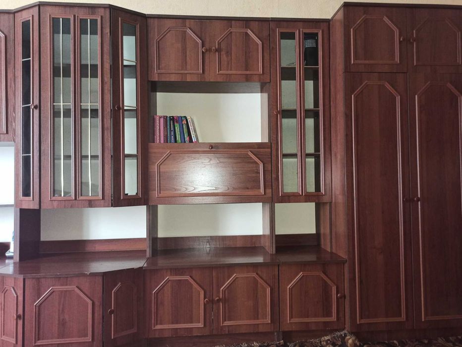 Продам меблеву стінку у вітальню!