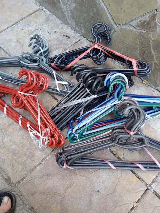 Вішалки для одягу.нові і б/у в гарному стані.