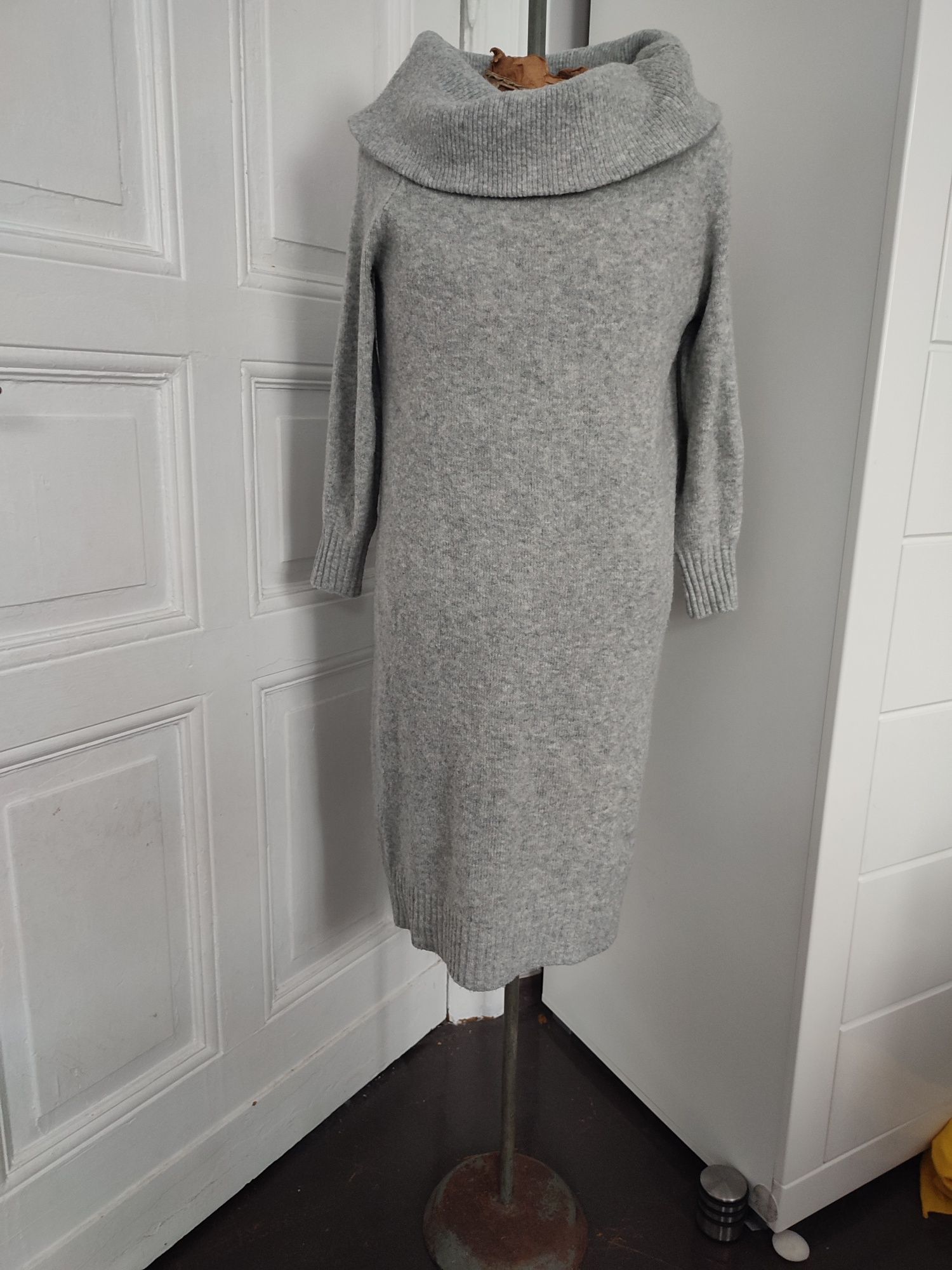 Szara popielata sukienka sweterekowa rozmiar M H&M