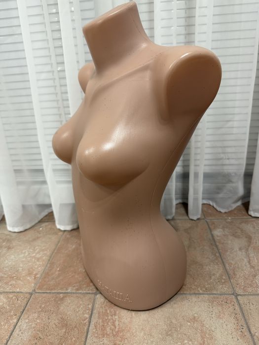 Манекени жіночі б/у, чоловічі б/у, торси, жіночі з ногами