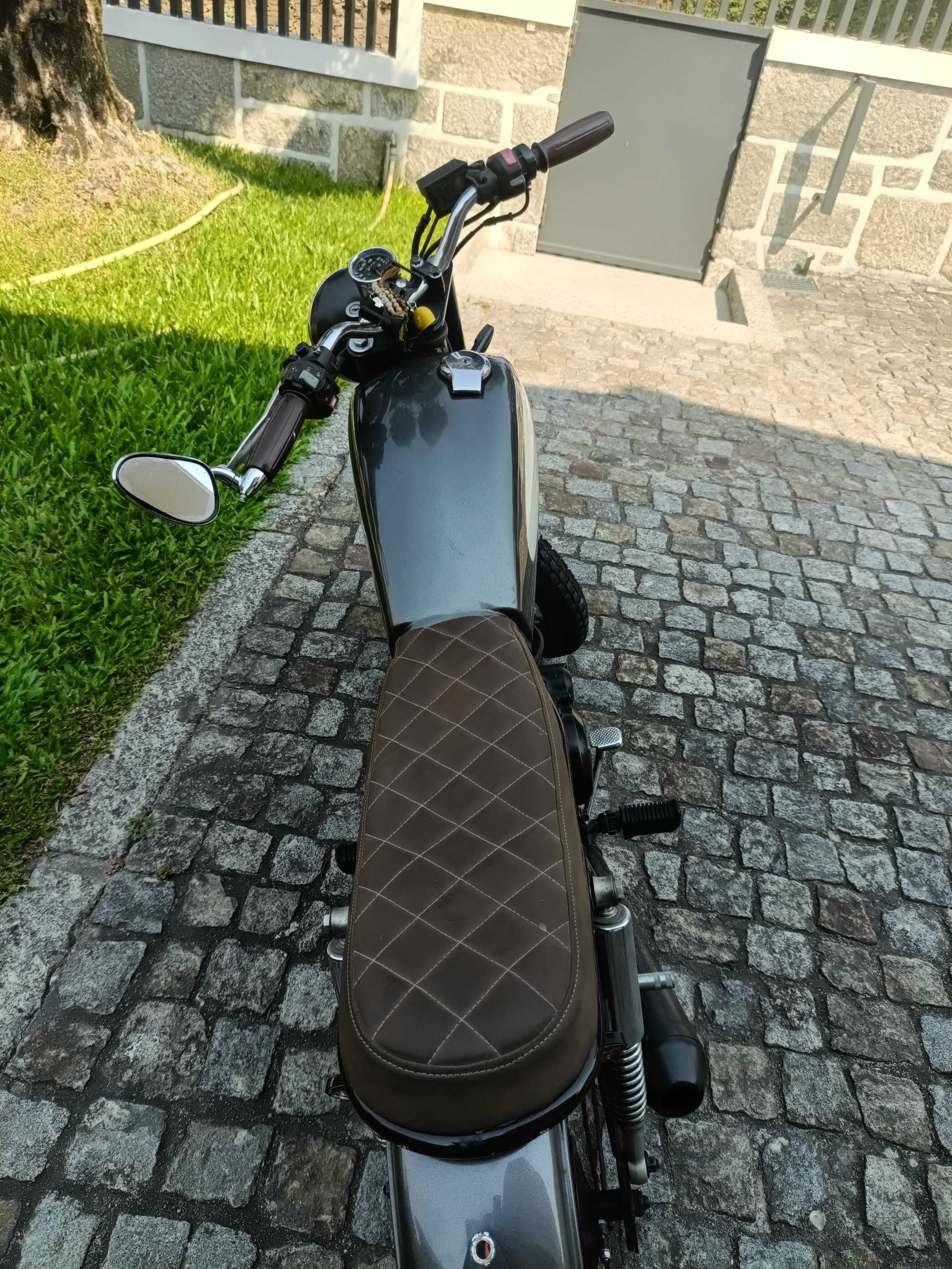 Yamaha 125SR poder em duas rodas