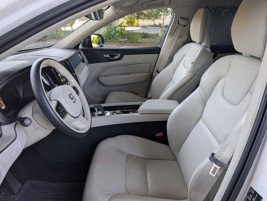Volvo XC60      2023