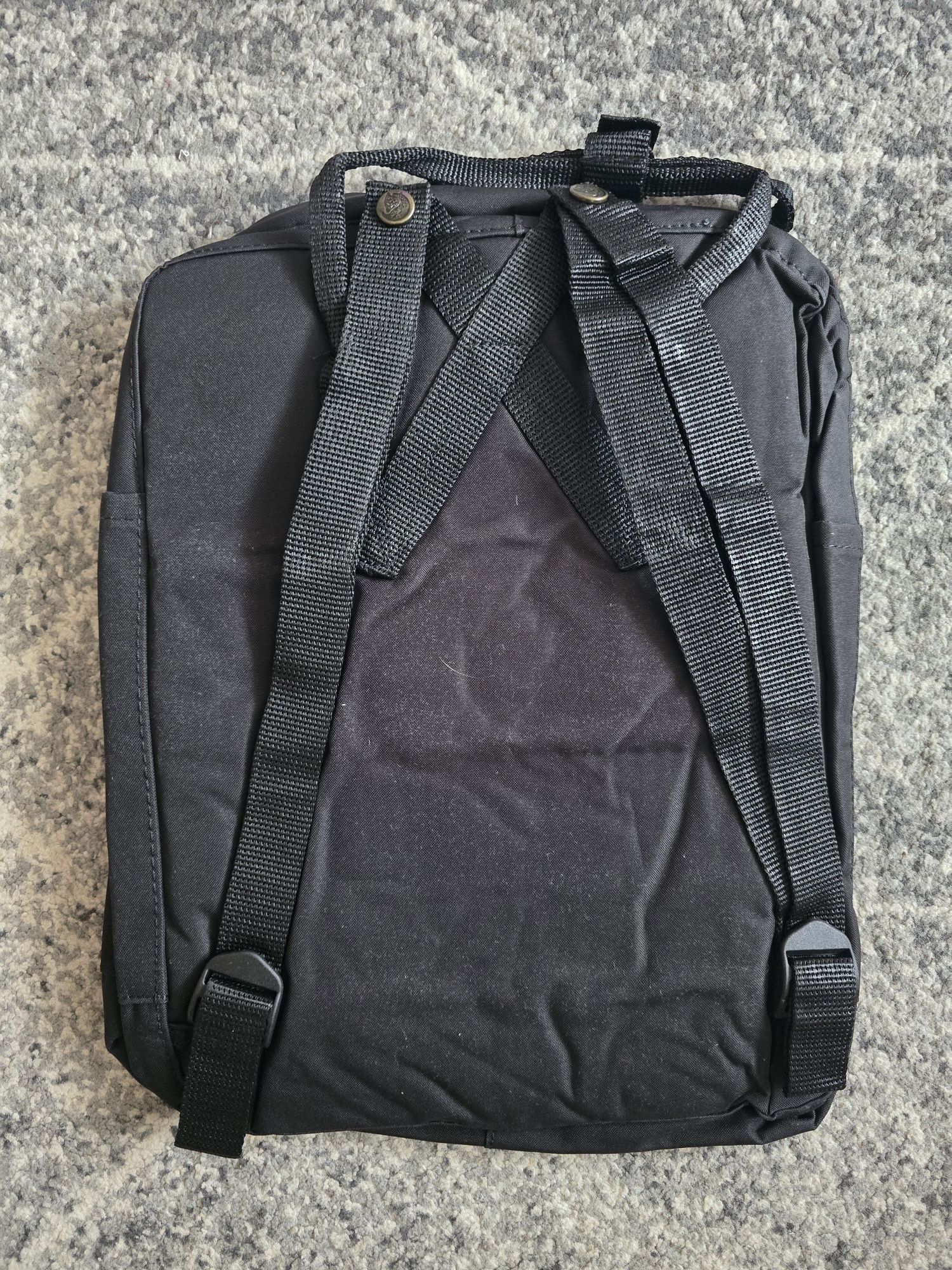 Sprzedam plecak firmy Fjallraven Kanken o pojemności 16 L.