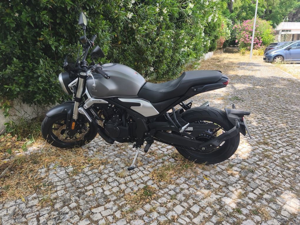 Voge 500AC em ótimo estado
