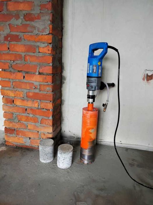 Алмазне свердління (буріння) отворів в бетоні та цеглі