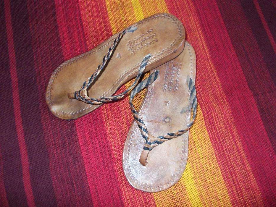 Sandálias castanhas Africanas em pele /African leather sandals – n. 37
