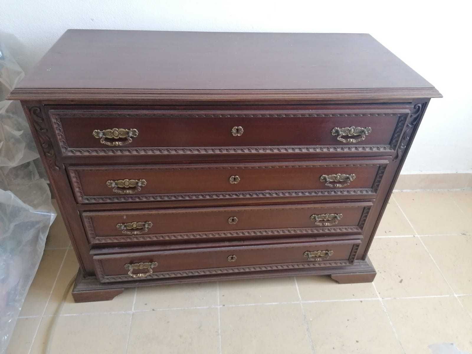 Cómoda Antiga de madeira