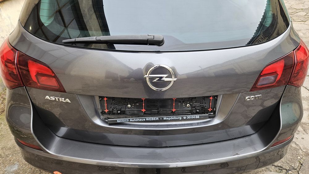 Klapa bagażnika tył tylna z177 opel astra j IV 4 kombi
