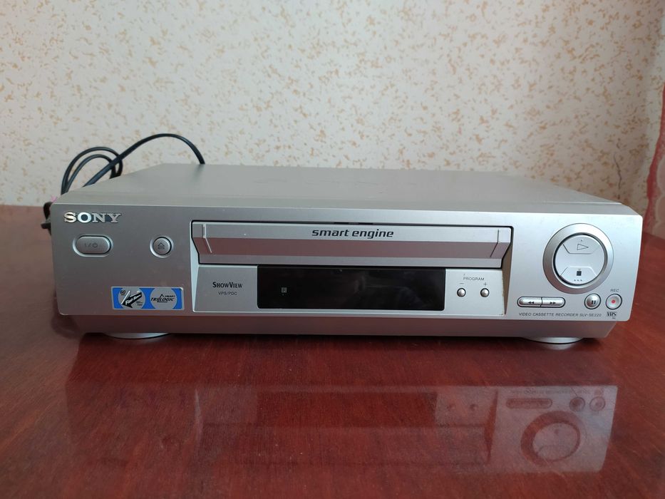 Відеомагнітофон, програвач для відеокасет Sony