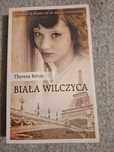 Biała wilczyca Theresa Revay