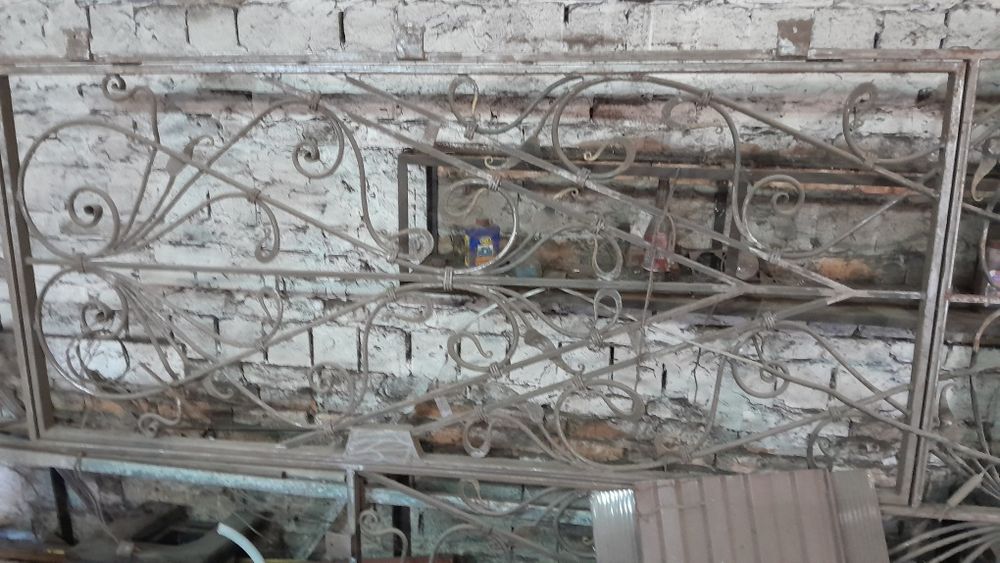 Кована металева решітка