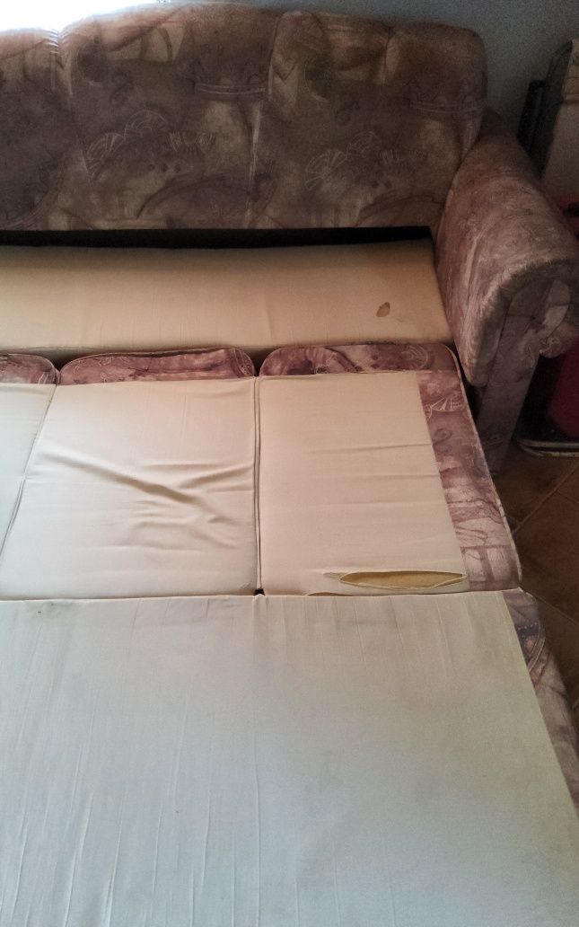 Sofa w dobrym stanie z funkcją spania i pojemikiem na pościel oddam za