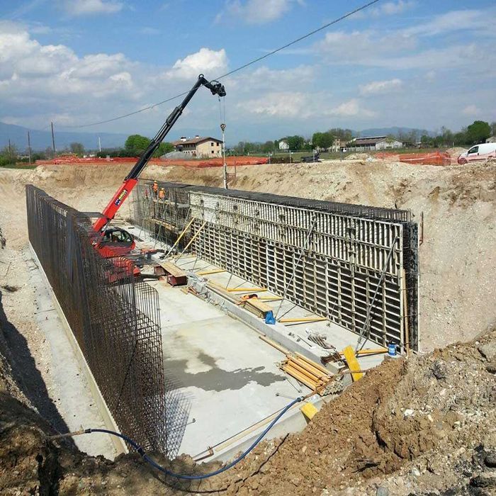 Szalunki Wynajem szalunków stropowych - ściennych Dźwigary Podpory