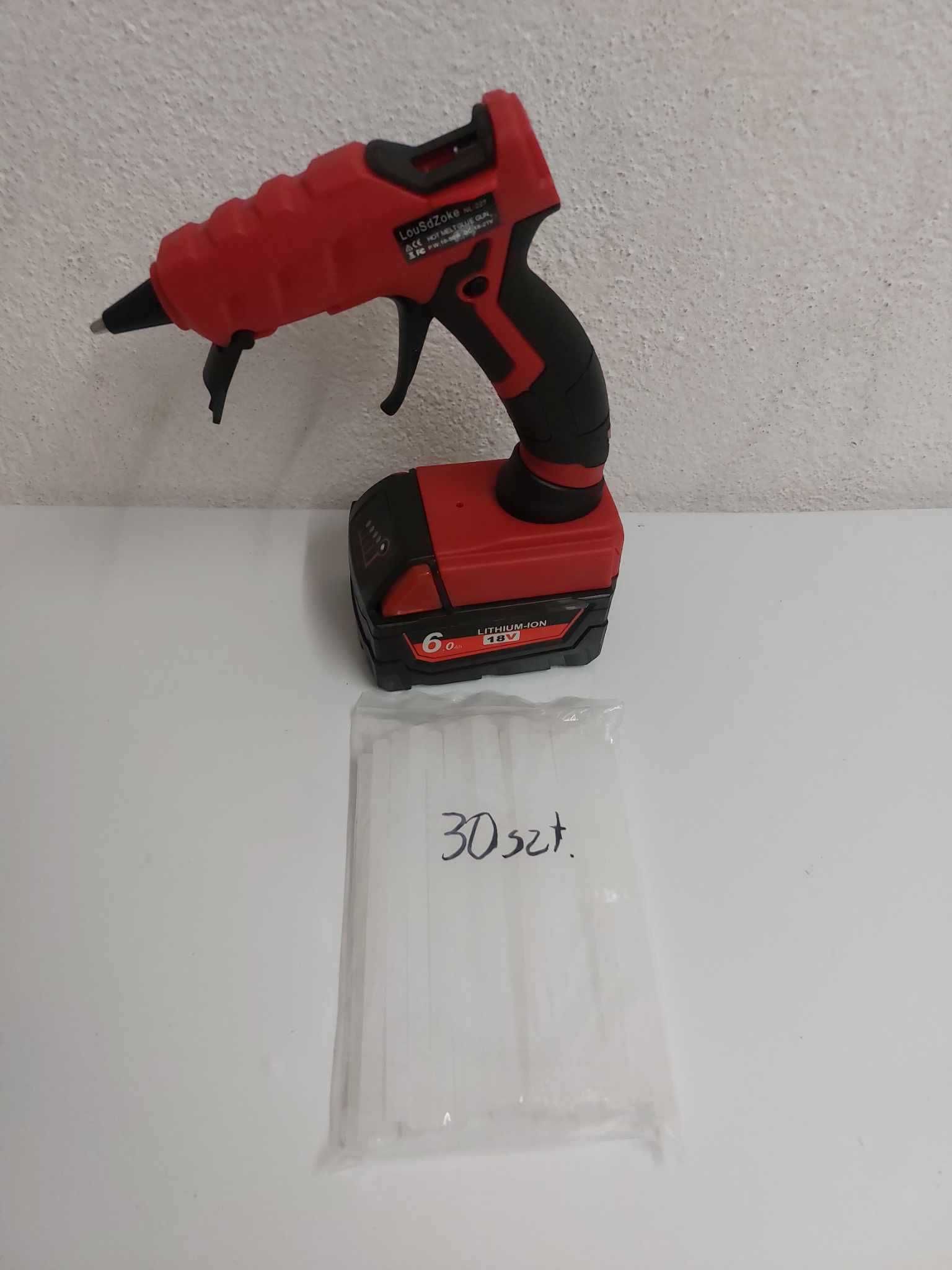 Pistolet do kleju na gorąco na baterie Milwaukee M18