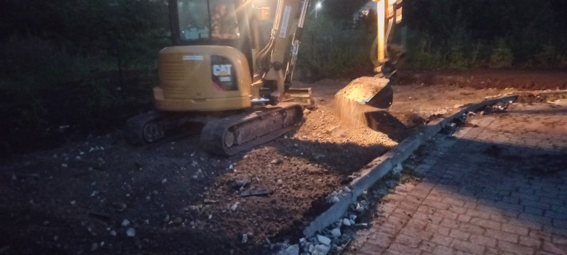 Послуги мініекскаватора 5т є бур