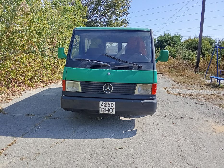 Автомобіль  Mb 100