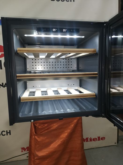 Вбудована шафа для вина Smeg CVI629NR3