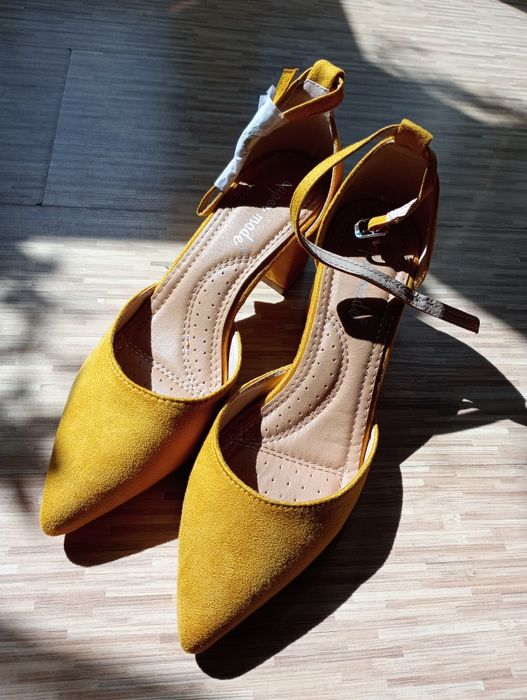 Buty na obcasie NOWE r. 37 żółte