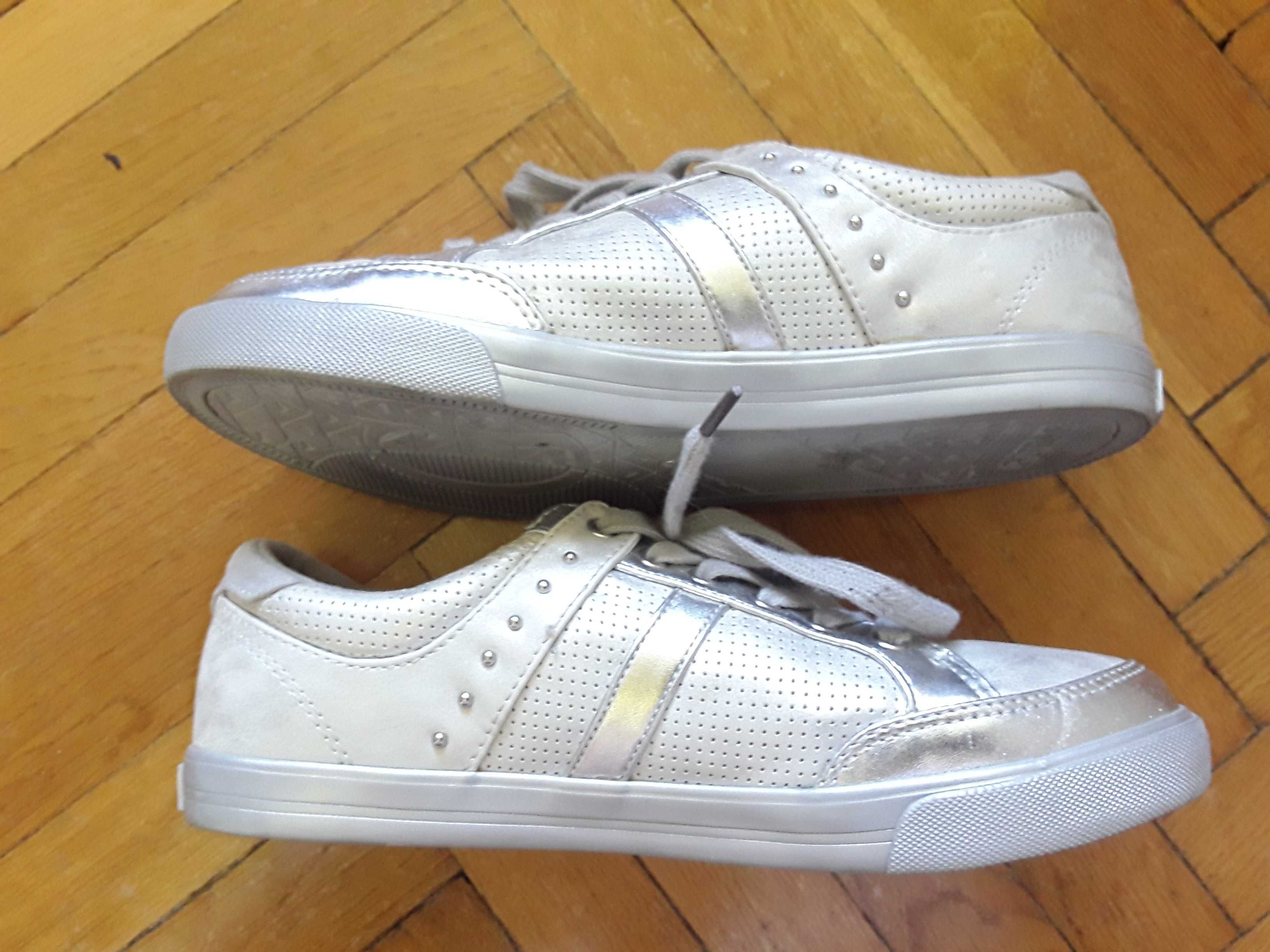 Półbuty damskie sneakersy Guess rozm. 39