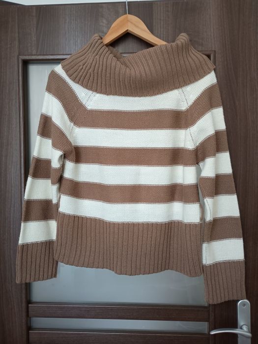 Golf w brązowe pasy