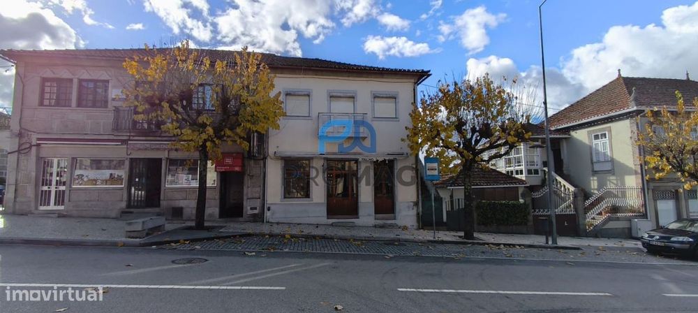 Moradia T4 com Estabelecimento