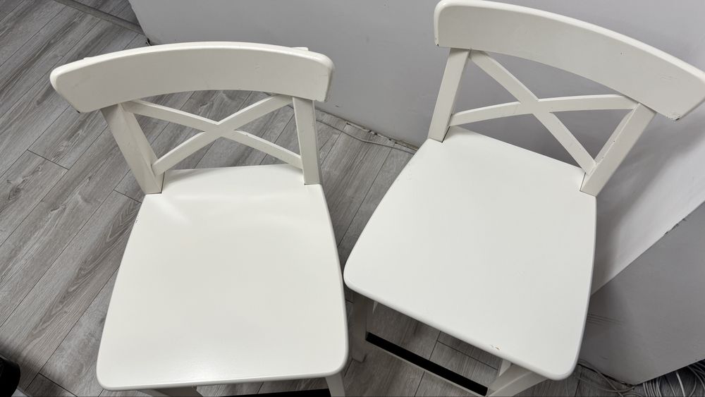 Zestaw 4 szt. krzeseł drewnianych białych wysokich z pokrowcami