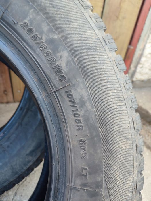 Dwie opony Lassa Wintus2 205/65/16C