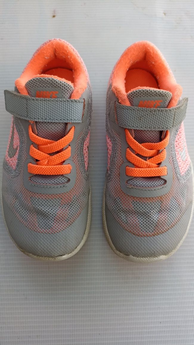 Nike revolution 3 дитячі кросівки
