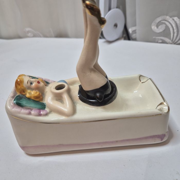 Unikatowa popielniczka Harlekin Geschenke porcelanowa lata 40. T26