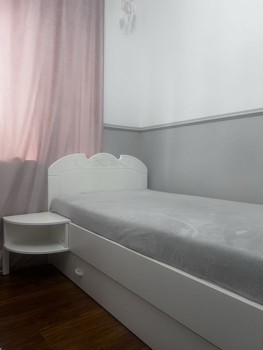 Łóżko drewniane jednoosobowe