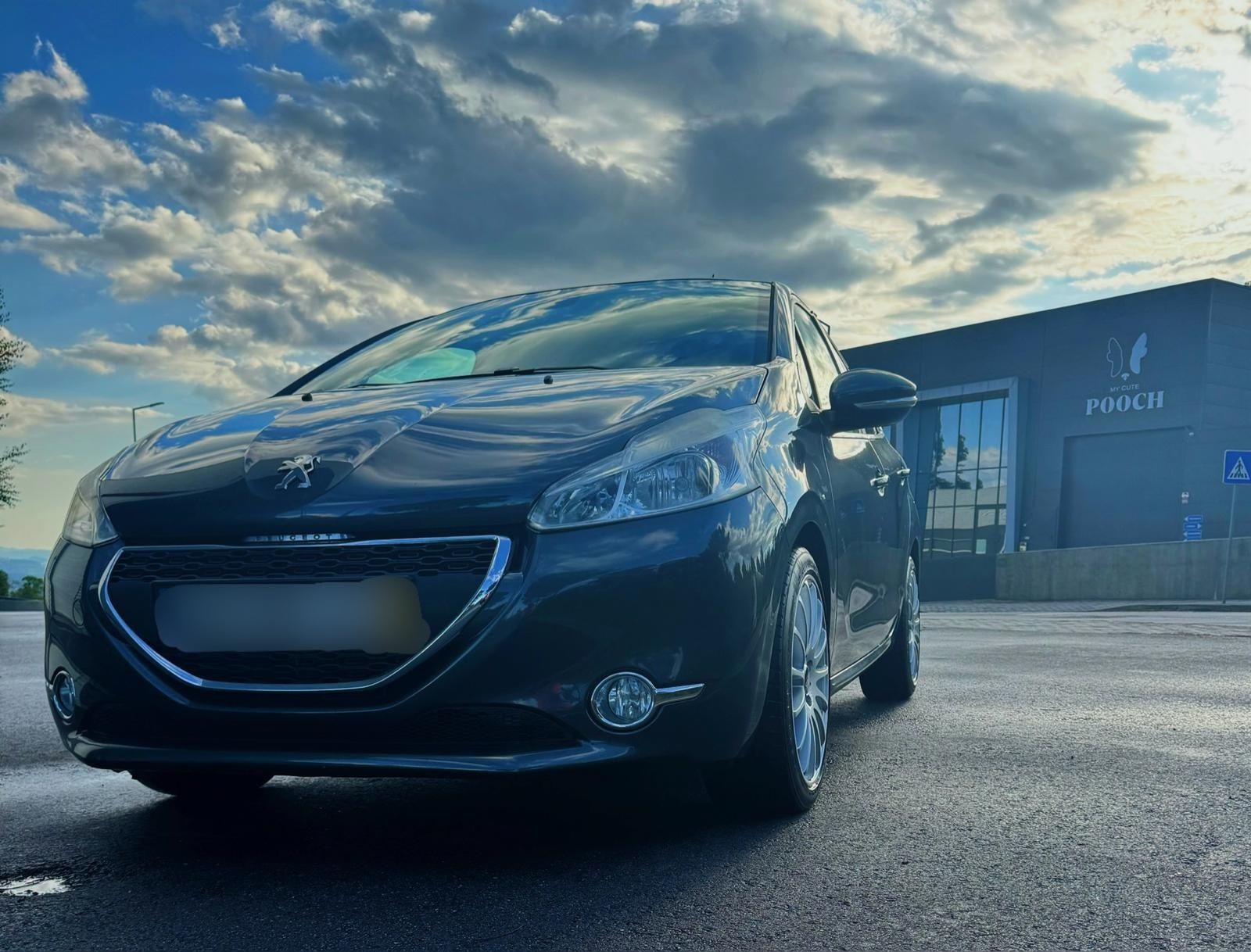Peugeot 208 Hatchback 1.4 HDi