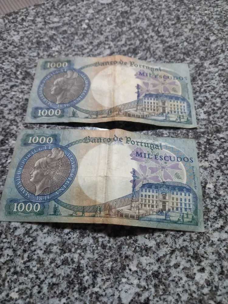 Notas e moedas em escudos