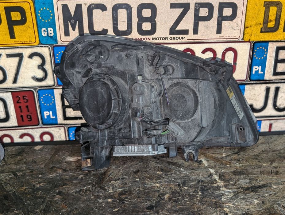 Передня фара права nissan qashqai j10 ксенон