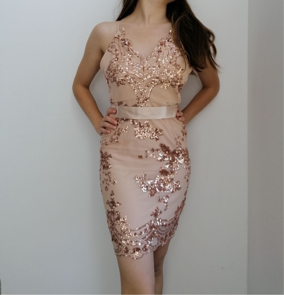 Vestido rosa SHEIN, com lantejoulas