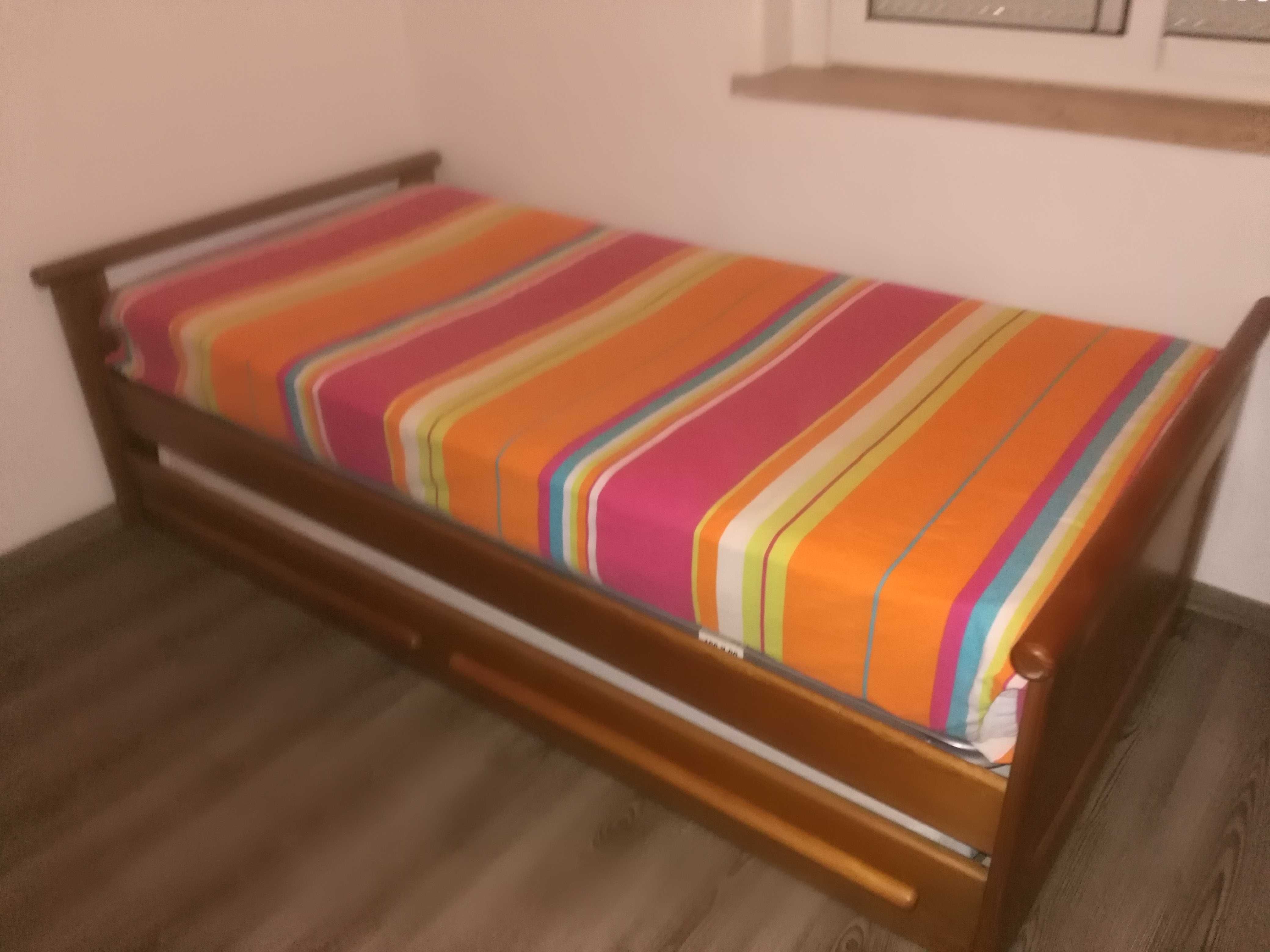 Cama com gavetão e colchões