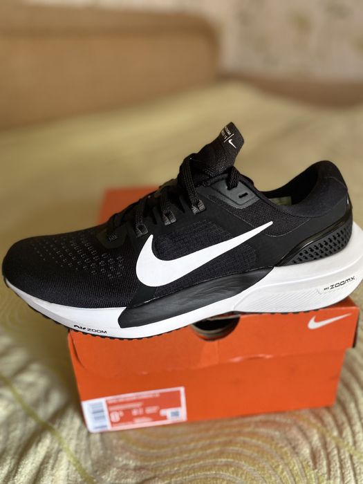 Кроссовки NIKE  air zum vomero 15