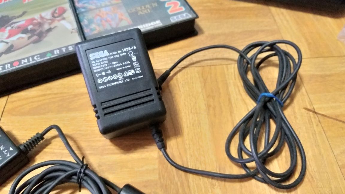 Sega Mega Drive 2 Bem Estimada + 3 jogos