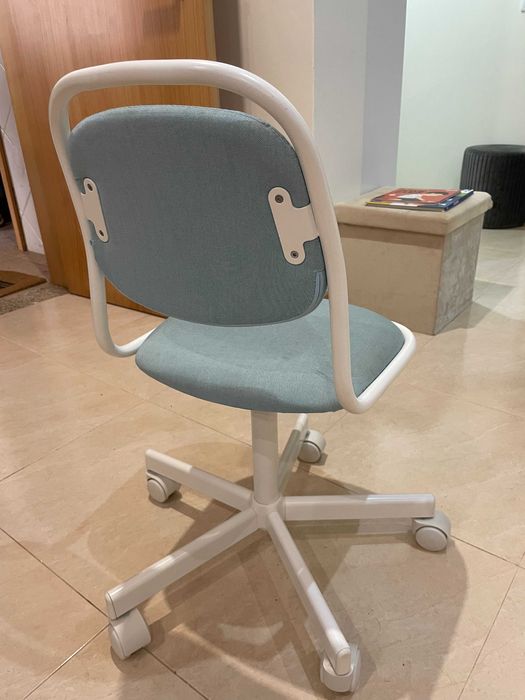 Cadeira escolar IKEA – azul, em bom estado
