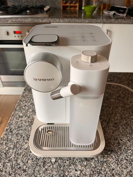 Cafeteira / Máquina de Café - Nespresso