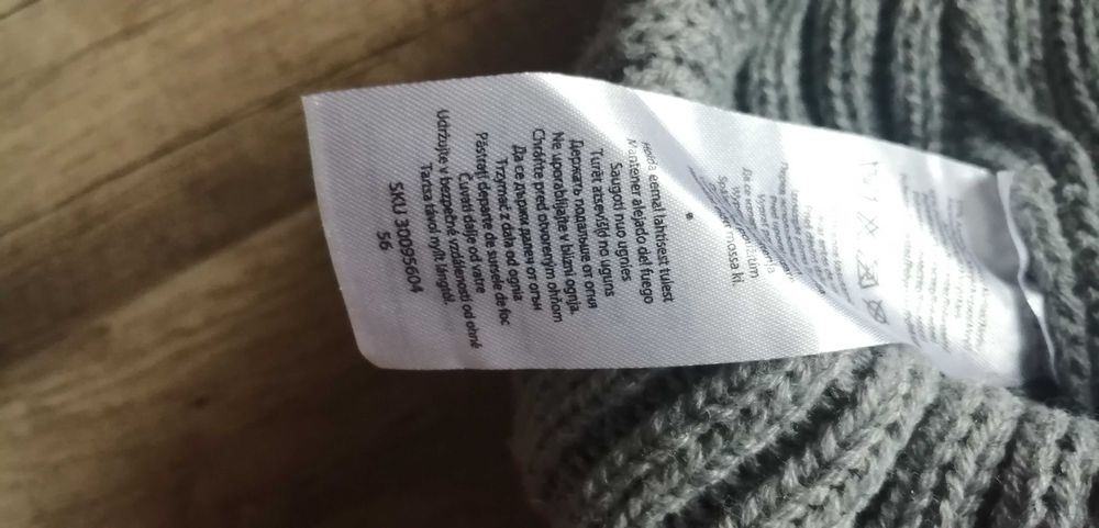 Czapka szara z pomponami dla dziewczynki