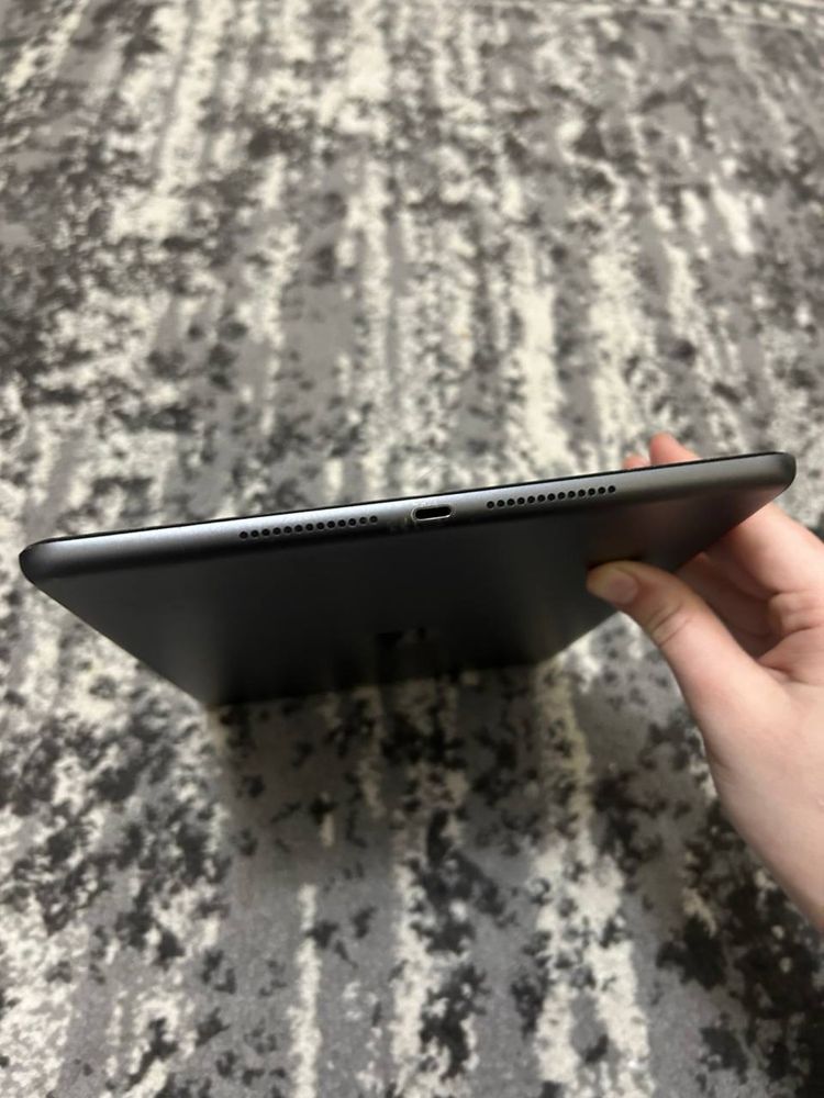 Планшет Apple iPad 8, 32 GB