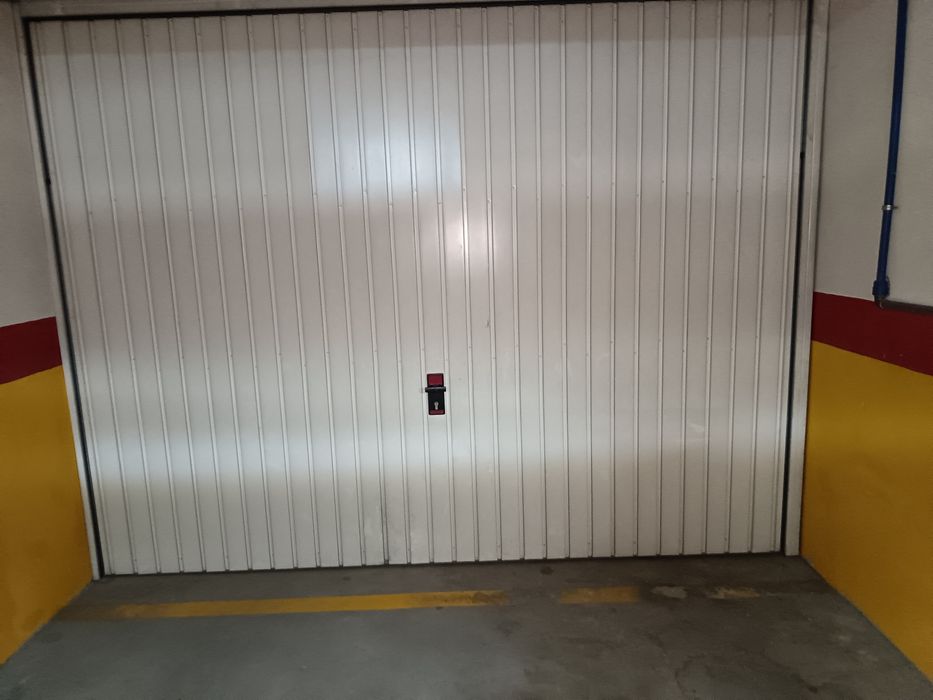 Garagem fechada Lousada