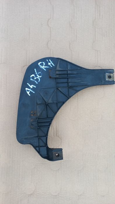 Audi a4 b6 slizg pod lampę mocowanie prawy plastik
