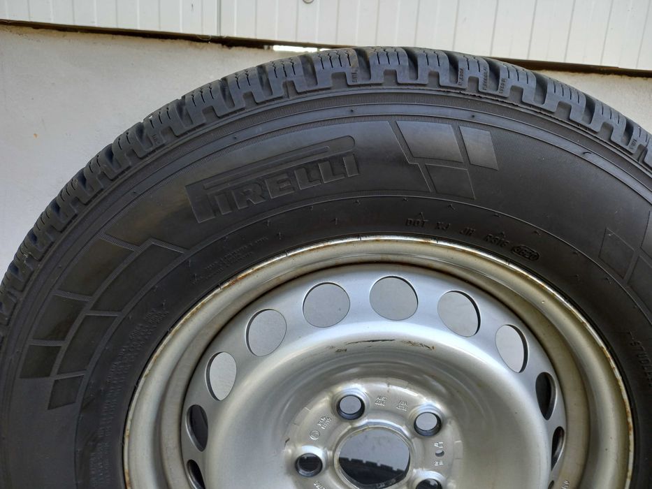 Колеса шини вантажні  PIRELLI   235/65Р16С зима