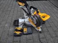 Pilarka ukosowa piła ukośnica z posuwem aku Dewalt DCS365 zestaw