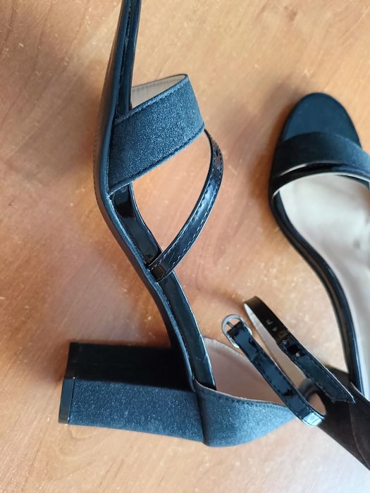 Czarne mieniące sandały rozmiar 40