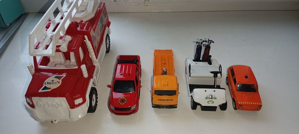 Спецтехніка іграшки різне