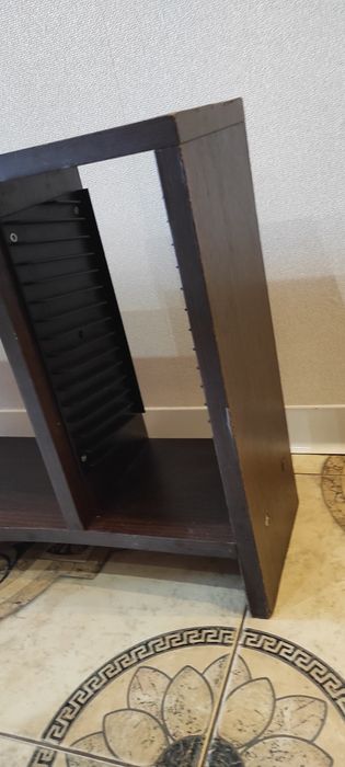 Дерев'яна полиця