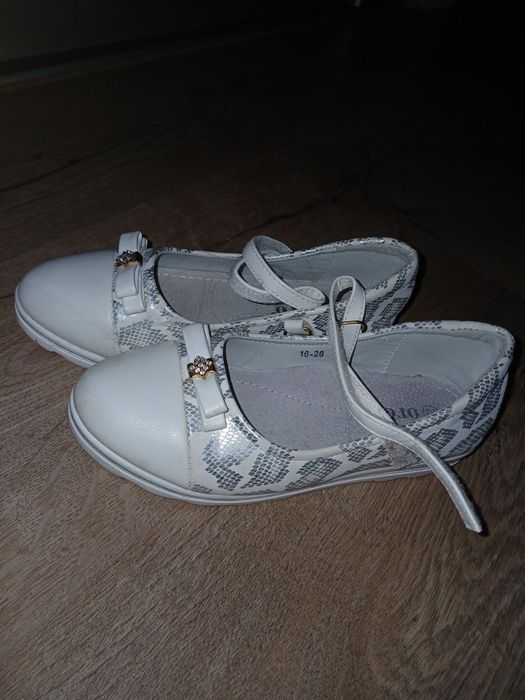 Віддам взуття для дівчинки